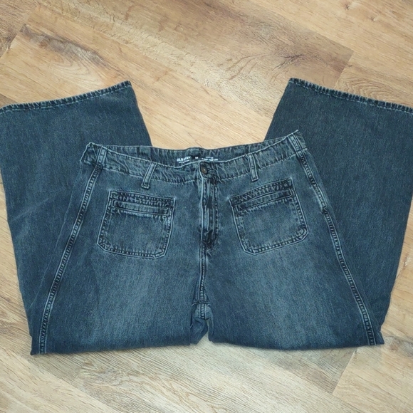 Old Navy Women's Dark Gray Relaxed Jeans - Picture 7 of 8